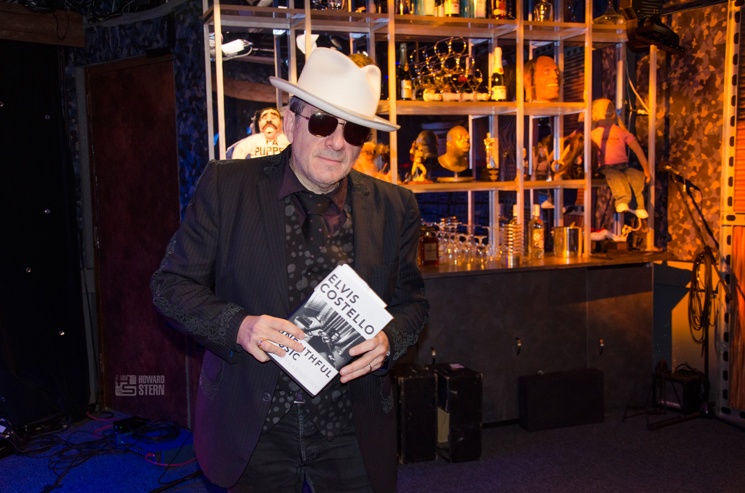 The Howard Stern Show 2015 10 19 Elvis Costello 720p SXM WEBRip AAC2 0 H 264 TrumpSux mp4