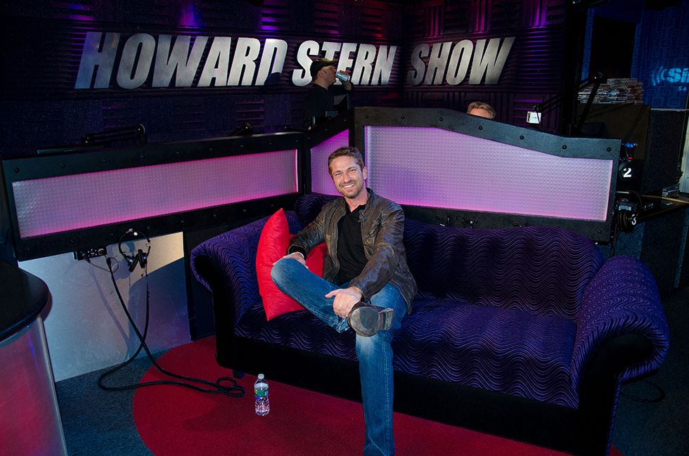 The Howard Stern Show 2013 03 11 Gerard Butler 720p SXM WEBRip AAC2 0 H 264 TrumpSux mp4