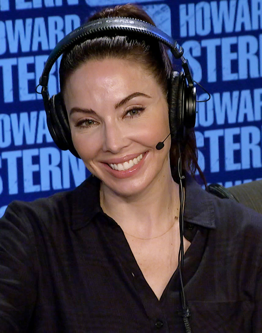 VIDEO: Whitney Cummings Reads the Roast Jokes About Harvey Weinstein She  Was Too Scared to Tell in 2010 | Howard Stern