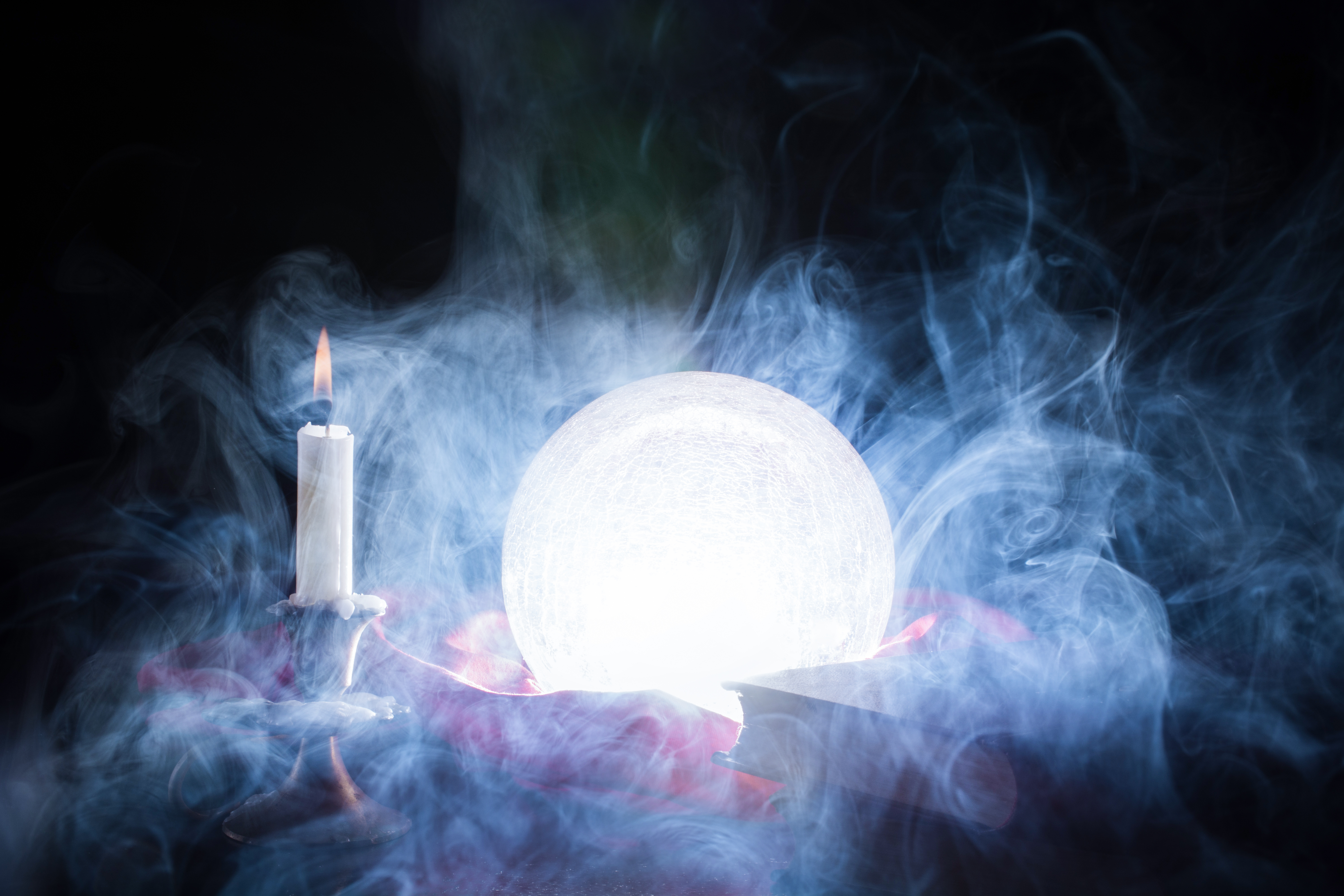 Магический шар и свечи